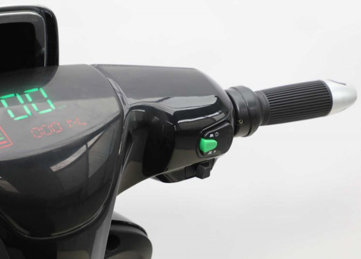 E-Scooter_X1_E-Roller_Griff_rechts